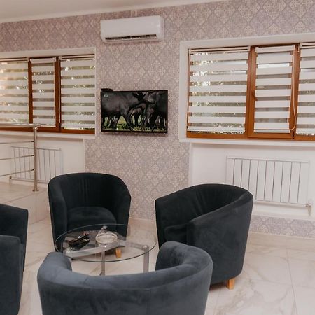 Aral Hotel Luaran gambar